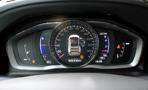 Cụm đồng hồ đa sắc ưu tiết tốc độ. volvo xc60 cam xuc khac la cho khach viet