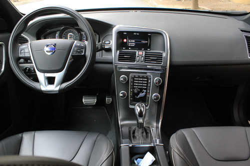 Nội thất toàn tông đen với da cao cấp và crôm. volvo xc60 cam xuc khac la cho khach viet