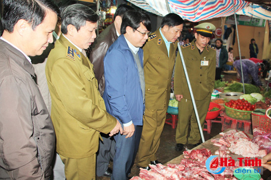 tang cuong quan ly tai cac cho trung tam thuong mai trong dip tet