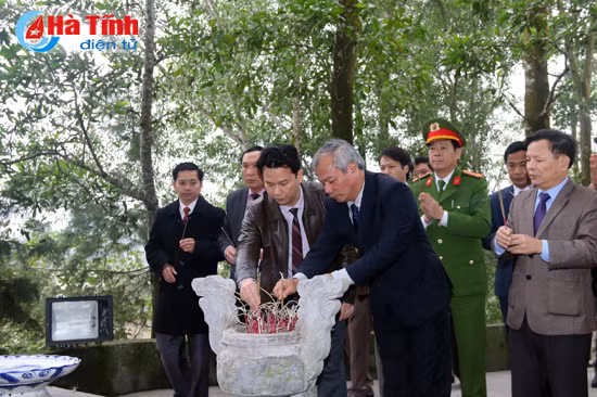 lanh dao tinh dang huong tai cac khu di tich lich su nghia trang liet sy