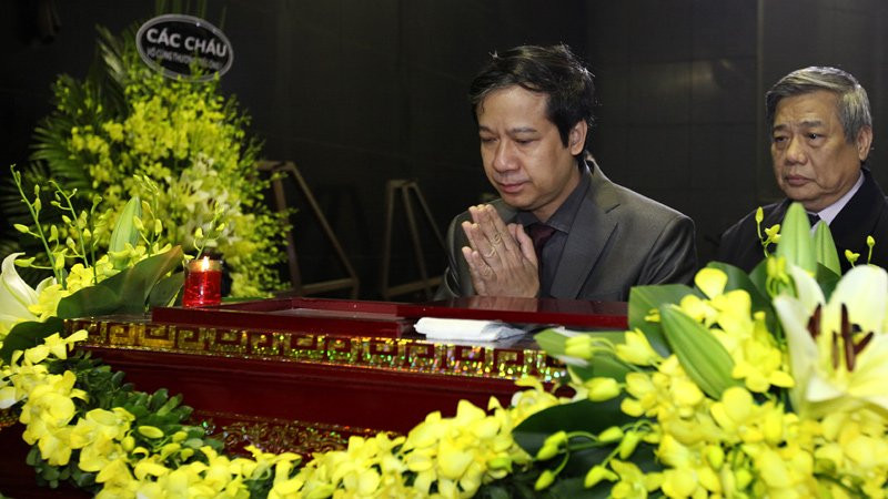 Sáng 30 Tết, rơi nước mắt tiễn đưa GS Đinh Xuân Lâm ảnh 8 sang 30 tet roi nuoc mat tien dua gs dinh xuan lam