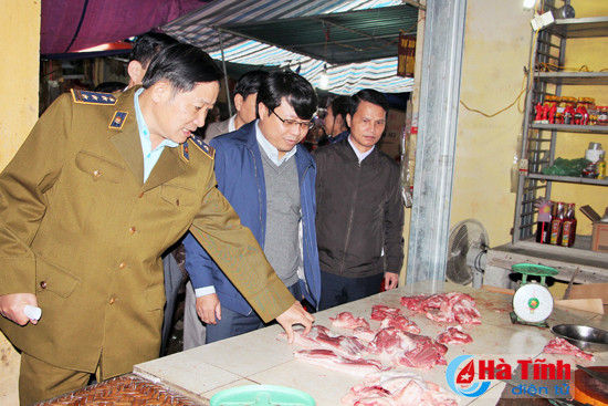 tang cuong quan ly tai cac cho trung tam thuong mai trong dip tet