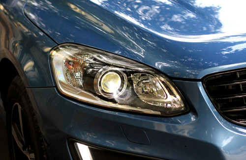 Đèn pha xenon kết hợp hệ thống rửa đèn. volvo xc60 cam xuc khac la cho khach viet