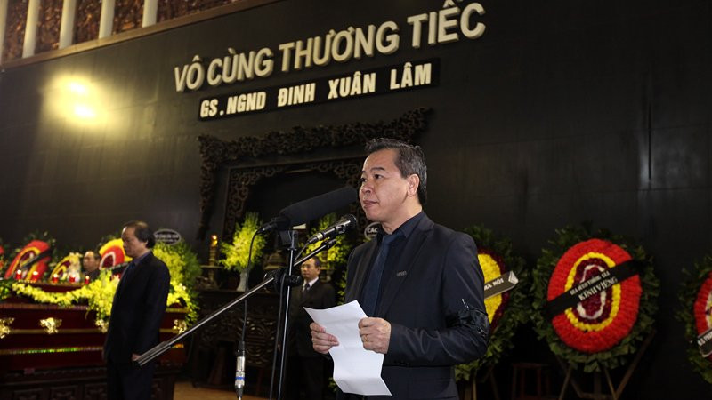 Sáng 30 Tết, rơi nước mắt tiễn đưa GS Đinh Xuân Lâm ảnh 13 sang 30 tet roi nuoc mat tien dua gs dinh xuan lam