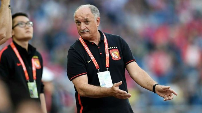 12. Felipe Scolari: Thêm một HLV từng vô địch World Cup làm việc tại CSL. Chiến lược gia giúp Brazil bước lên đỉnh thế giới năm 2002 đang dẫn dắt CLB Guangzhou Evergrande. 20 ten tuoi cua bong da the gioi bi trung quoc danh cap