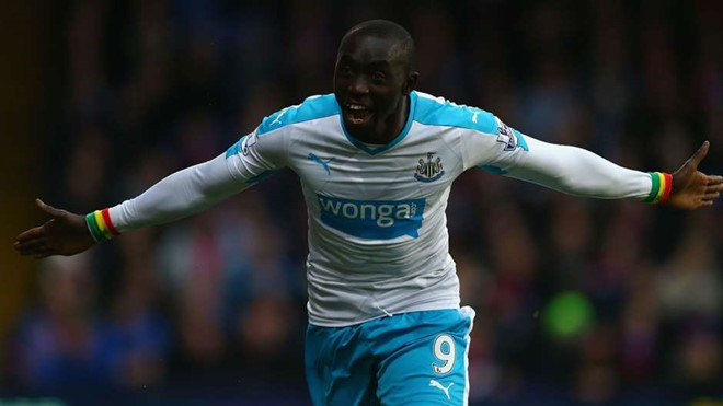 7. Papiss Cisse: Chủ nhân của siêu phẩm hình trái chuối vào lưới Chelsea mùa giải 2011/12 đang lĩnh xướng hàng công của Shandong Luneng - CLB đứng thứ 14 trên 16 ở bảng xếp hạng giải VĐQG Trung Quốc. 20 ten tuoi cua bong da the gioi bi trung quoc danh cap