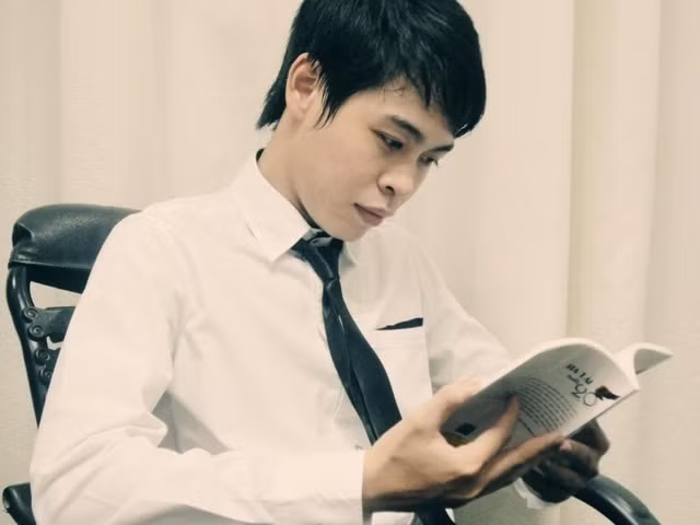 Nhà văn trẻ Lưu Quang Minh. mot cuon sach hai chang trai va nhung thuong yeu dong day