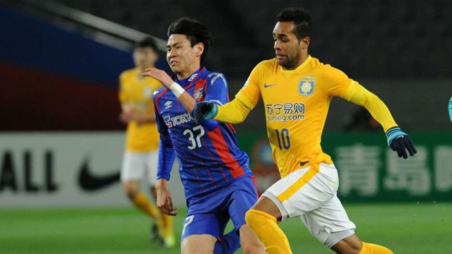 13. Alex Teixeira: Từng được hàng loạt CLB lớn tại châu Âu theo đuổi, thậm chí suýt gia nhập Liverpool nhưng cầu thủ chạy cánh người Brazil bất ngờ lật kèo để chuyển sang Trung Quốc thi đấu trong màu áo Jiangsu Suning năm 2016. 20 ten tuoi cua bong da the gioi bi trung quoc danh cap