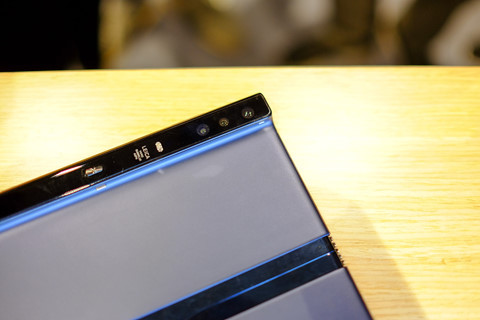 Chi tiết Huawei Mate X màn hình gập vừa về Việt Nam