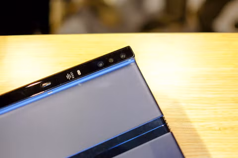 Chi tiết Huawei Mate X màn hình gập vừa về Việt Nam