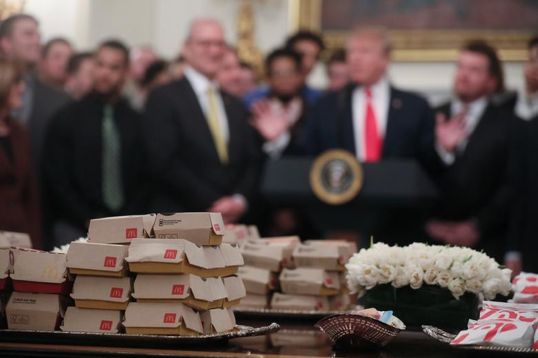 Tổng thống Trump tiếp tục đãi khách bằng đồ ăn nhanh tại Nhà Trắng