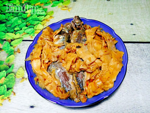 Cá nục kho măng thật ngon, ai cũng gắp không ngừng