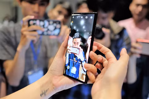 Chi tiết Huawei Mate X màn hình gập vừa về Việt Nam