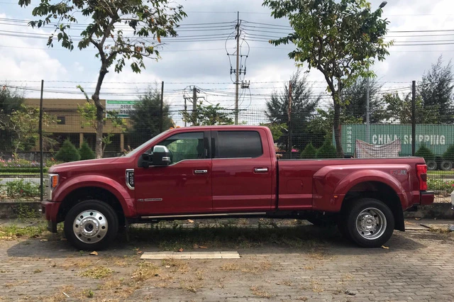 Siêu tải Ford F-450 Super Duty về Việt Nam