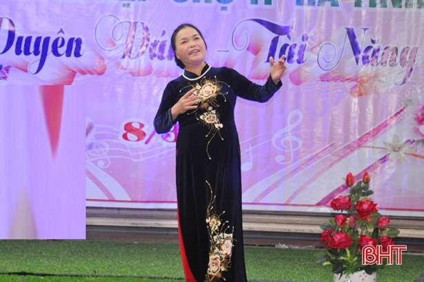 Xem 72 “Người đẹp chợ TP Hà Tĩnh” thi sắc, đua tài