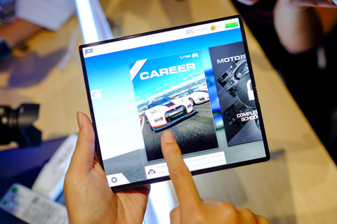 Chi tiết Huawei Mate X màn hình gập vừa về Việt Nam