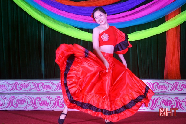 Hội thi “Nữ công sở tài năng, duyên dáng” tôn vinh vẻ đẹp nữ CNVC-LĐ