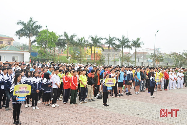 Hơn 700 người tham gia Ngày chạy Olympic tại TX Hồng Lĩnh