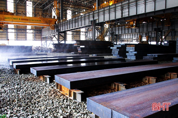 Hơn 400 lao động tìm hiểu cơ hội việc làm tại Khu kinh tế Vũng Áng