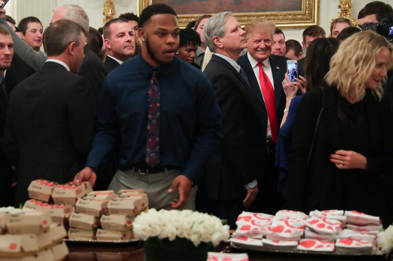 Tổng thống Trump tiếp tục đãi khách bằng đồ ăn nhanh tại Nhà Trắng