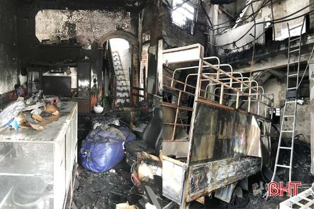 “Bà hỏa” thiêu rụi cơ sở kinh doanh, sửa chữa lốp ô tô ở thị xã Hồng Lĩnh