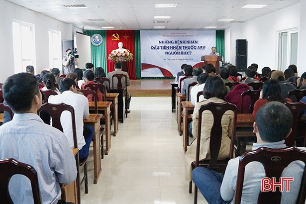 Hà Tĩnh phát thuốc điều trị HIV/AIDS từ nguồn bảo hiểm y tế