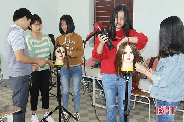 Đào tạo nghề chăm sóc sắc đẹp ở Hà Tĩnh: Nhu cầu nhiều, chỉ tiêu ít!