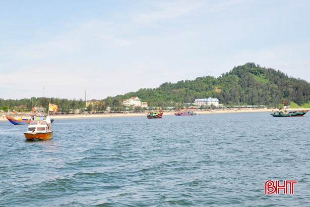 Gần 4 ngàn tàu thuyền ở Hà Tĩnh có “lệnh bài” khai thác thủy sản