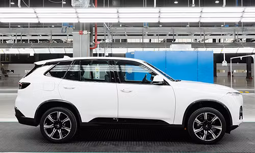 Chiếc ô tô đầu tiên của VinFast lăn bánh tại Việt Nam