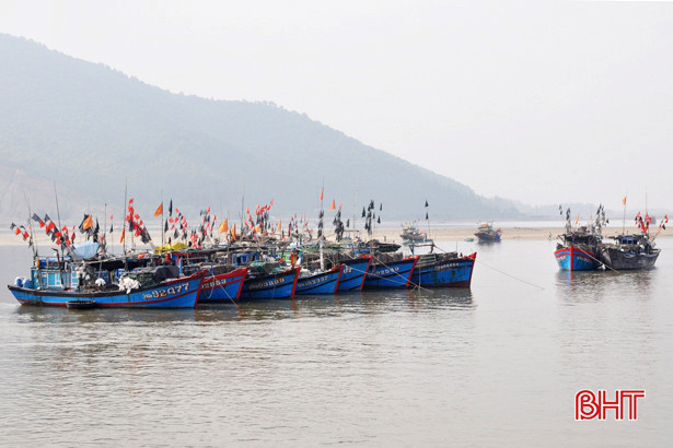 Gần 4 ngàn tàu thuyền ở Hà Tĩnh có “lệnh bài” khai thác thủy sản
