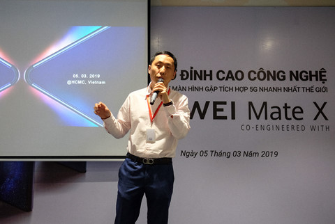 Chi tiết Huawei Mate X màn hình gập vừa về Việt Nam