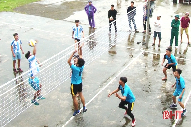 Khởi tranh Giải Bóng chuyền nam huyện Đức Thọ