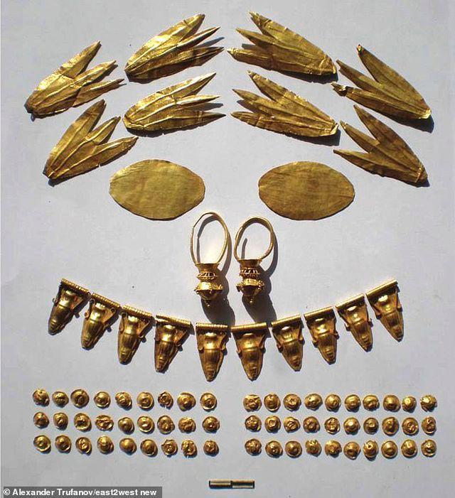 Tìm thấy hàng trăm trang sức bằng vàng trong ngôi mộ công chúa thời cổ đại