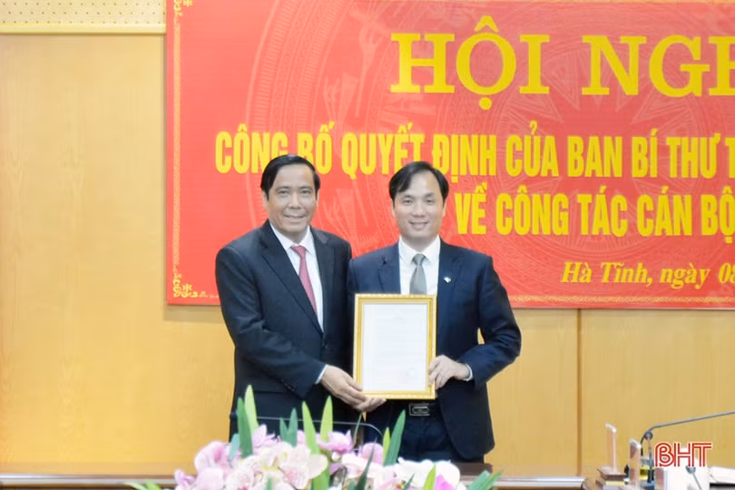 Công bố quyết định của Ban Bí thư Trung ương Đảng chuẩn y Phó Bí thư Thường trực Tỉnh ủy Hà Tĩnh