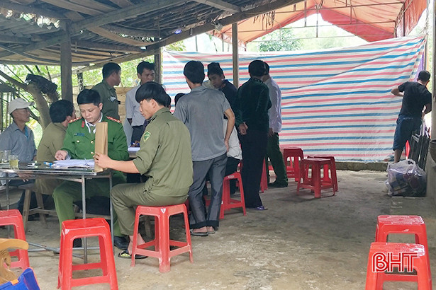 Tạm giam 4 đối tượng “bắt giữ người trái phép” ở huyện miền núi Hà Tĩnh