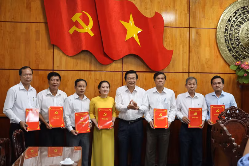 Điều động, bổ nhiệm nhân sự 5 địa phương