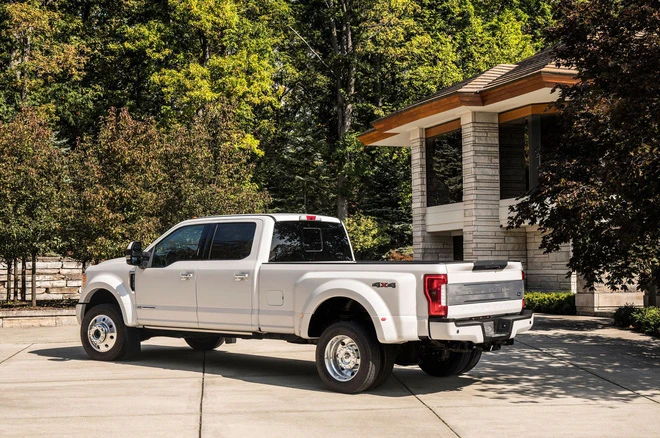 Siêu tải Ford F-450 Super Duty về Việt Nam