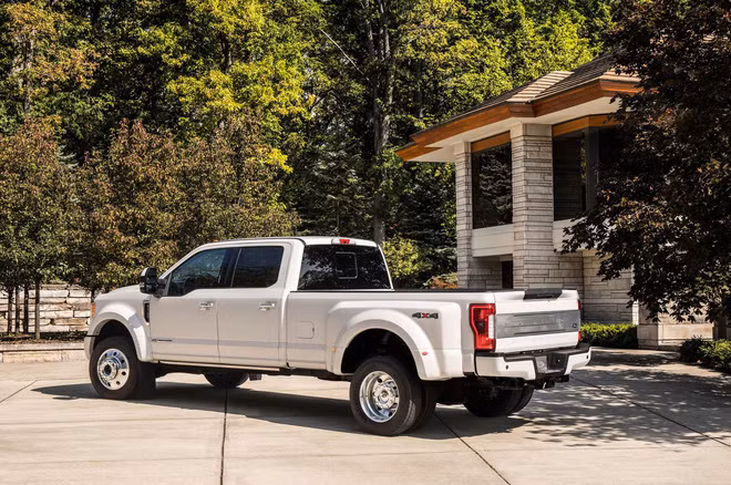 Siêu tải Ford F-450 Super Duty về Việt Nam