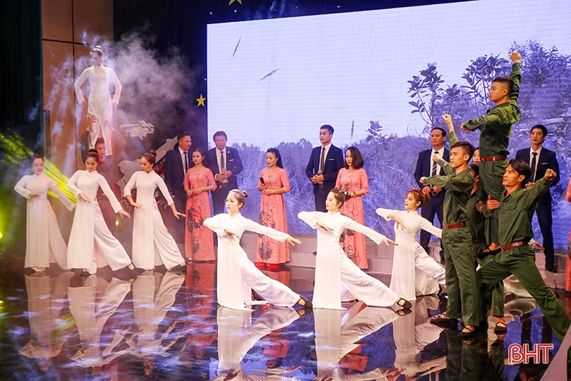 Đặc sắc chương trình nghệ thuật “Bài ca không quên”