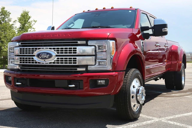 Siêu tải Ford F-450 Super Duty về Việt Nam