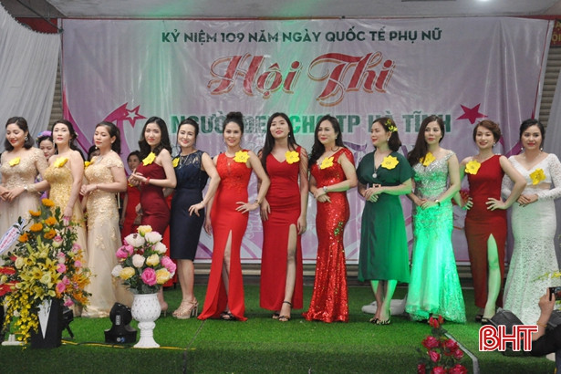 Xem 72 “Người đẹp chợ TP Hà Tĩnh” thi sắc, đua tài