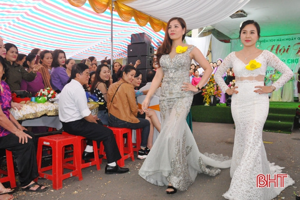 Xem 72 “Người đẹp chợ TP Hà Tĩnh” thi sắc, đua tài