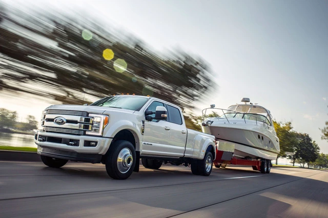 Siêu tải Ford F-450 Super Duty về Việt Nam