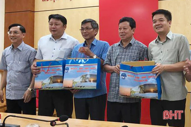 Huyện kết nghĩa tặng Thạch Hà 200 triệu đồng xây dựng nhà tình nghĩa