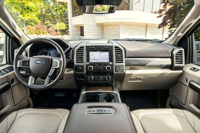 Siêu tải Ford F-450 Super Duty về Việt Nam