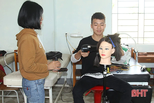 Đào tạo nghề chăm sóc sắc đẹp ở Hà Tĩnh: Nhu cầu nhiều, chỉ tiêu ít!