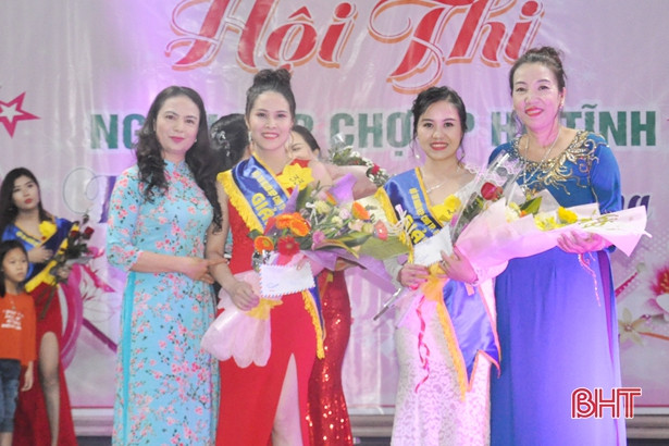 Xem 72 “Người đẹp chợ TP Hà Tĩnh” thi sắc, đua tài