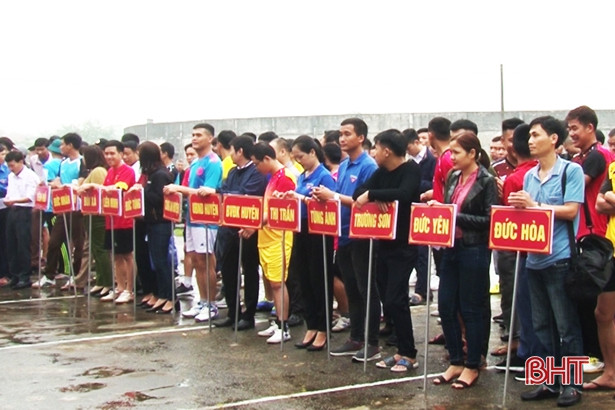 Khởi tranh Giải Bóng chuyền nam huyện Đức Thọ