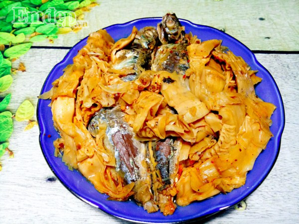 Cá nục kho măng thật ngon, ai cũng gắp không ngừng