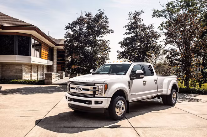 Siêu tải Ford F-450 Super Duty về Việt Nam